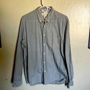 H&M button down size M